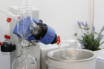 What is the usefulness of a Rotavaporador in a laboratory?