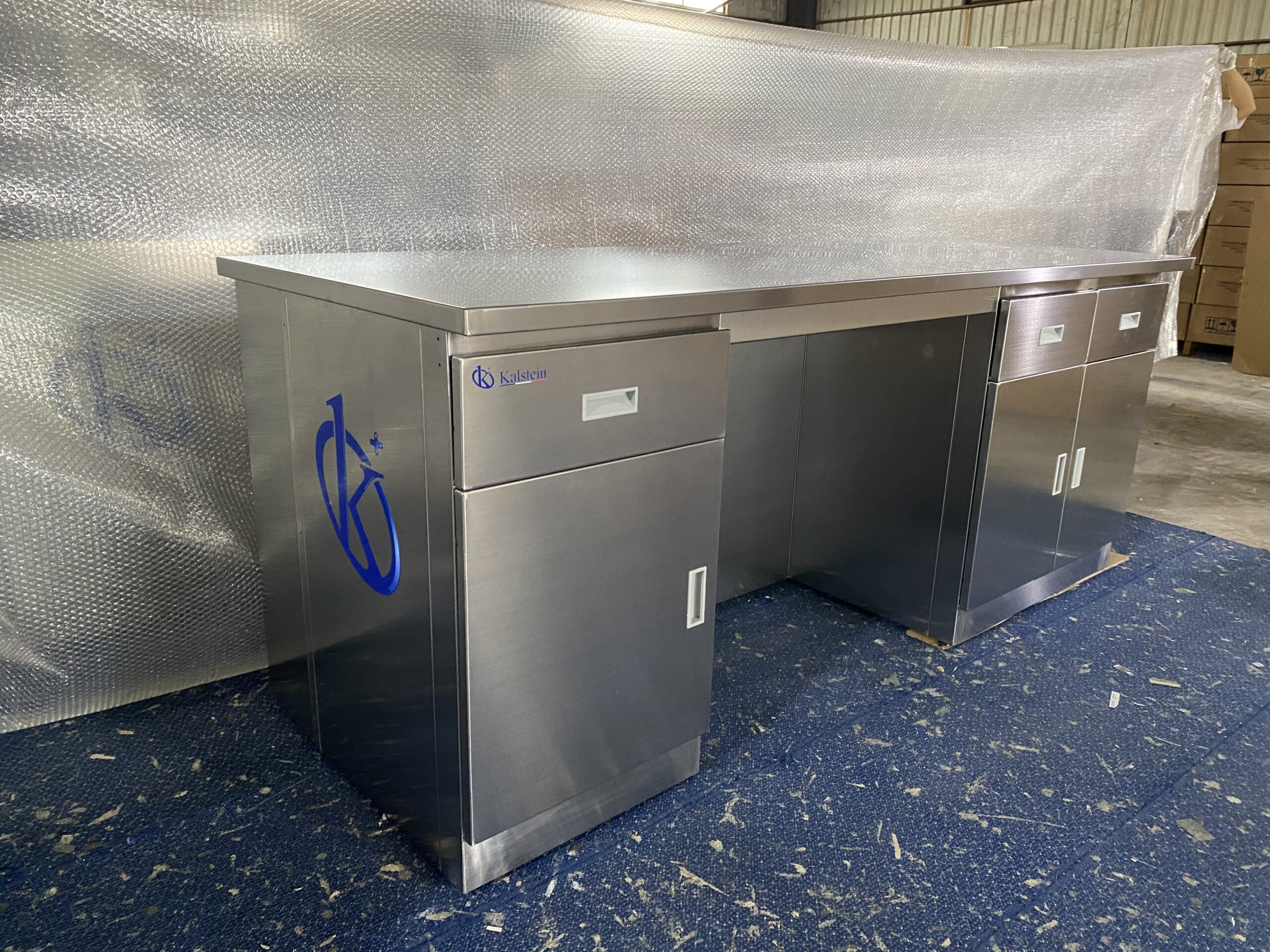Innovation and Resilience: The 304 Stainless Steel Workbench for Extreme Conditions